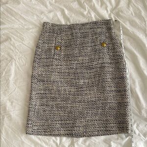 Elegant Gray Tweed Skirt